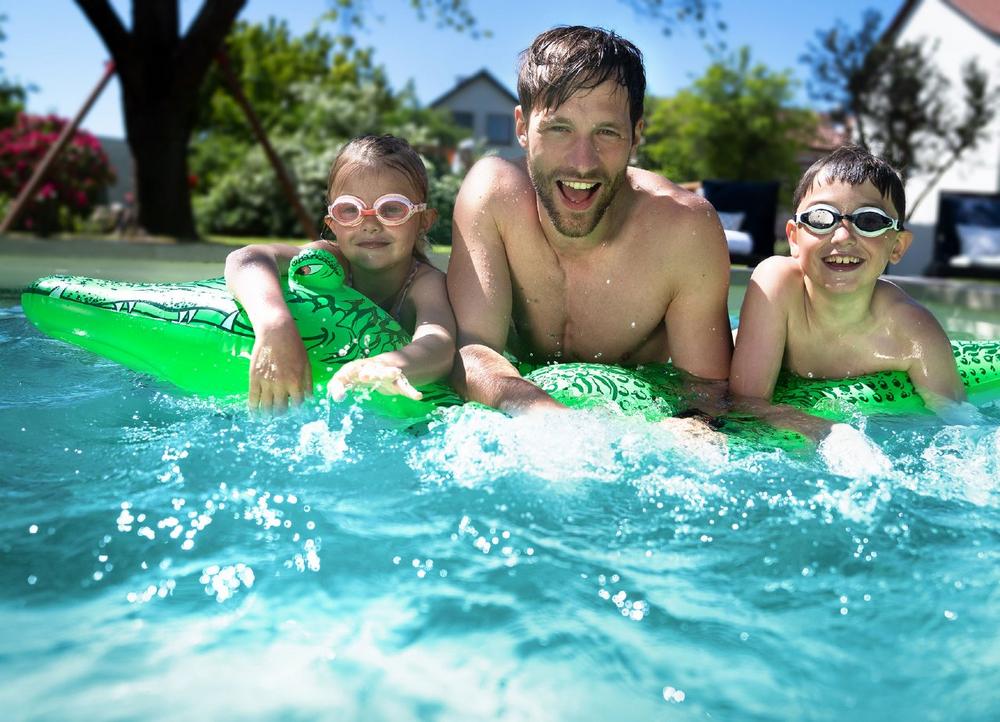 Ein Pool mit Gegenstromanlage wertet jeden Garten auf