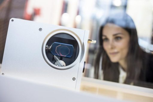 VONJAN Technology bietet Laser-Ablenkeinheiten und Optiken mit großen Aperturen für die 2D- und 3D-Materialbearbeitung